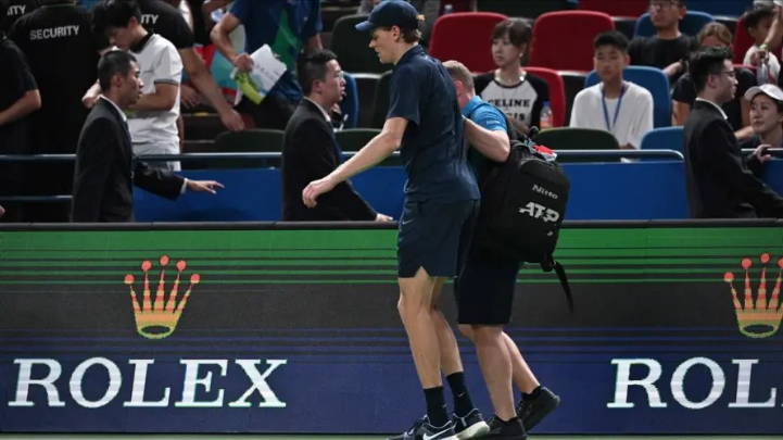 Jannik Sinner chia tay Thượng Hải Masters vì chấn thương